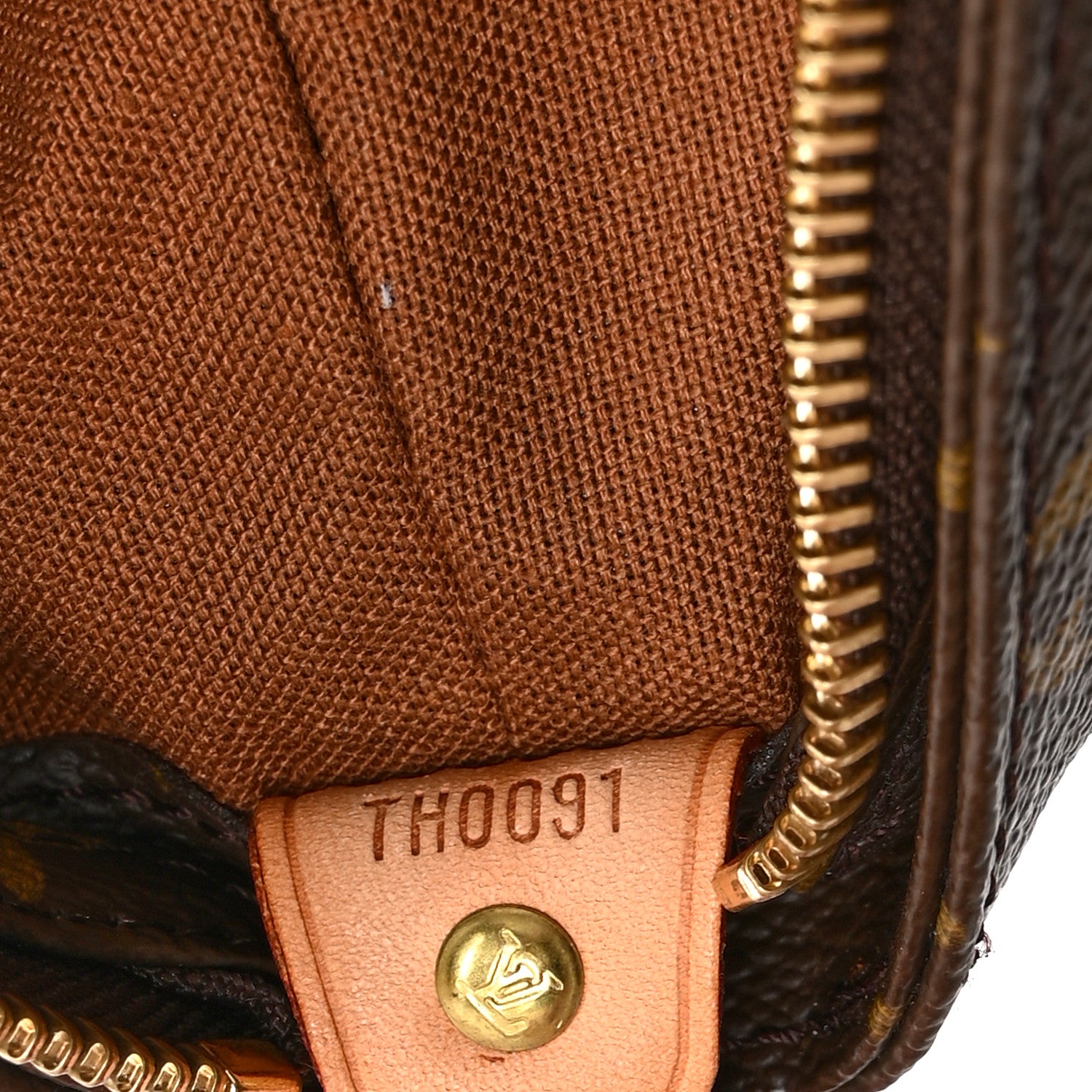 Louis Vuitton Monogram Cabas Mezzo 7 of 10