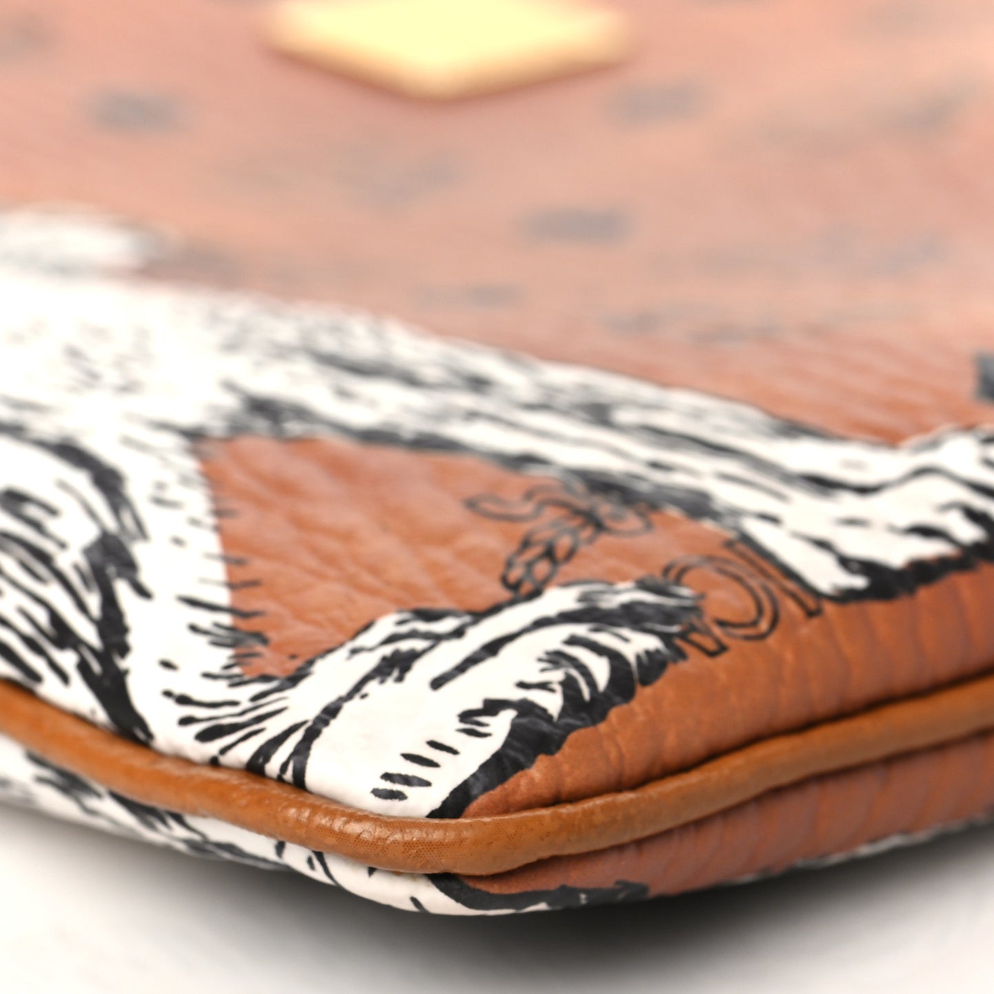 Visetos Rabbit Crossbody Pouch Cognac