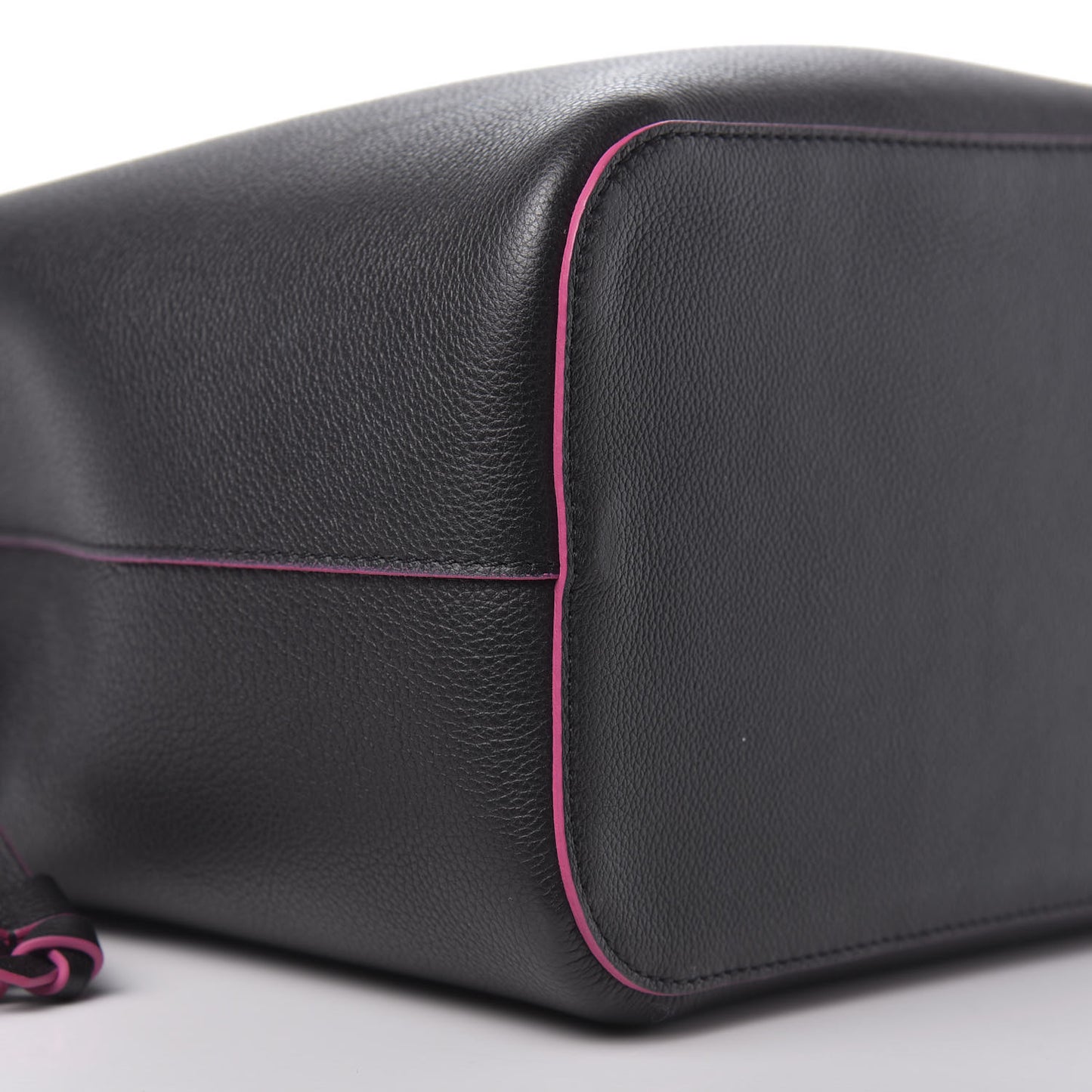 Calfskin Lockme Bucket Black