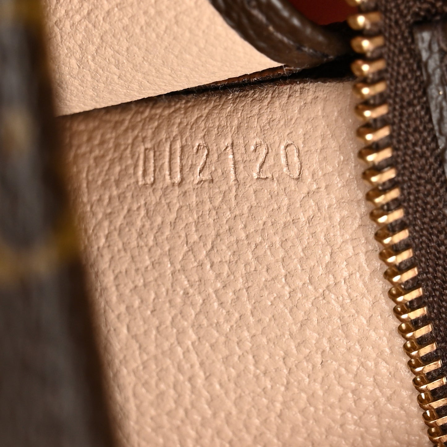 LOUIS VUITTON Monogram Toiletry Pouch 15