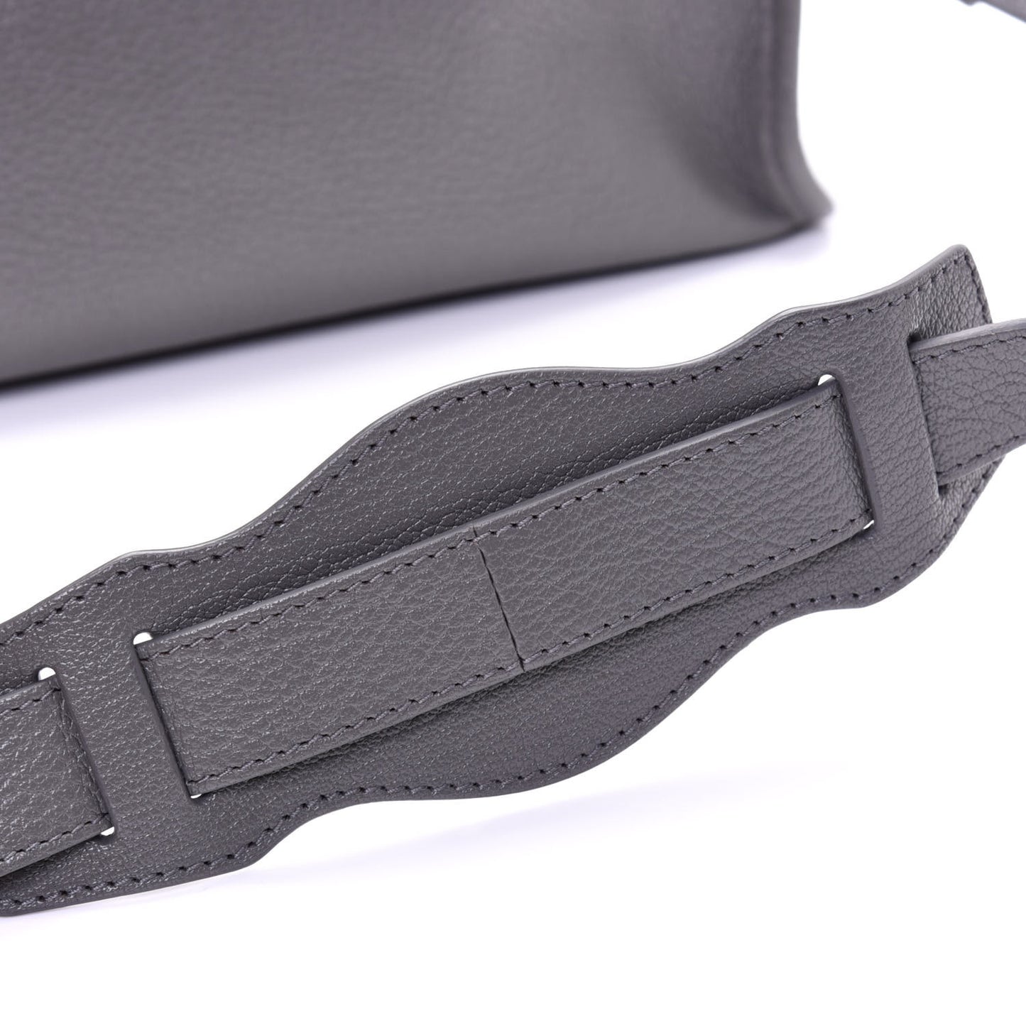 Chevre Silver Metallic Edge Hardware S City Gris Acier