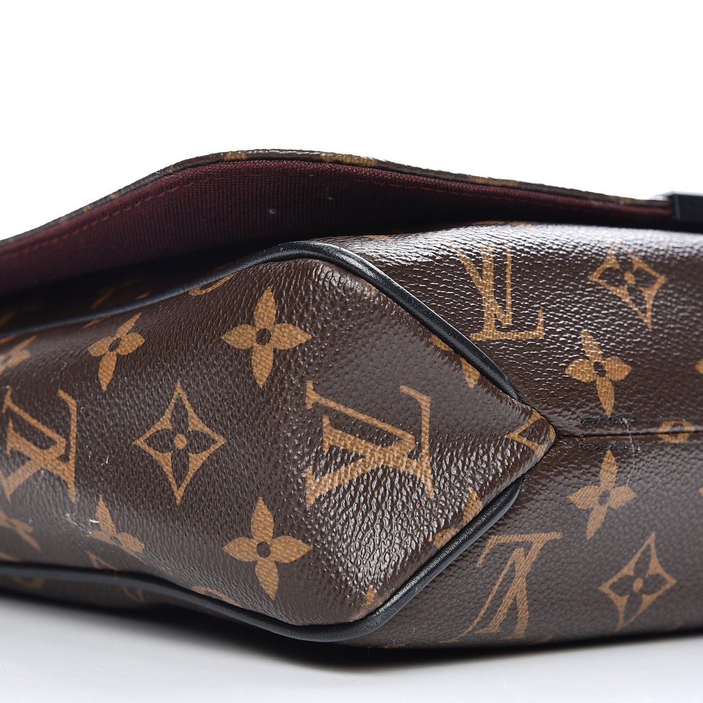 Monogram Macassar District MM