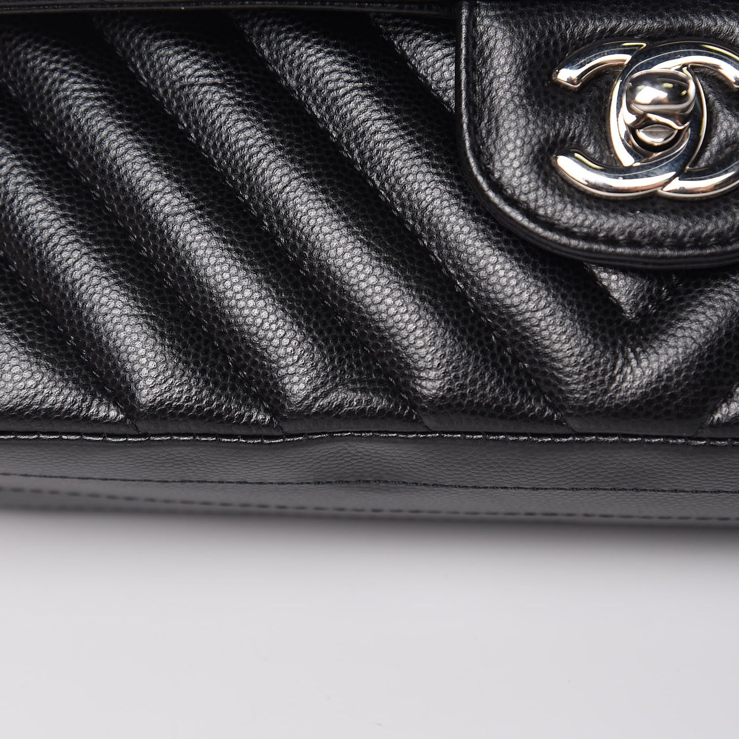 Caviar Chevron Quilted Medium Double Flap Black