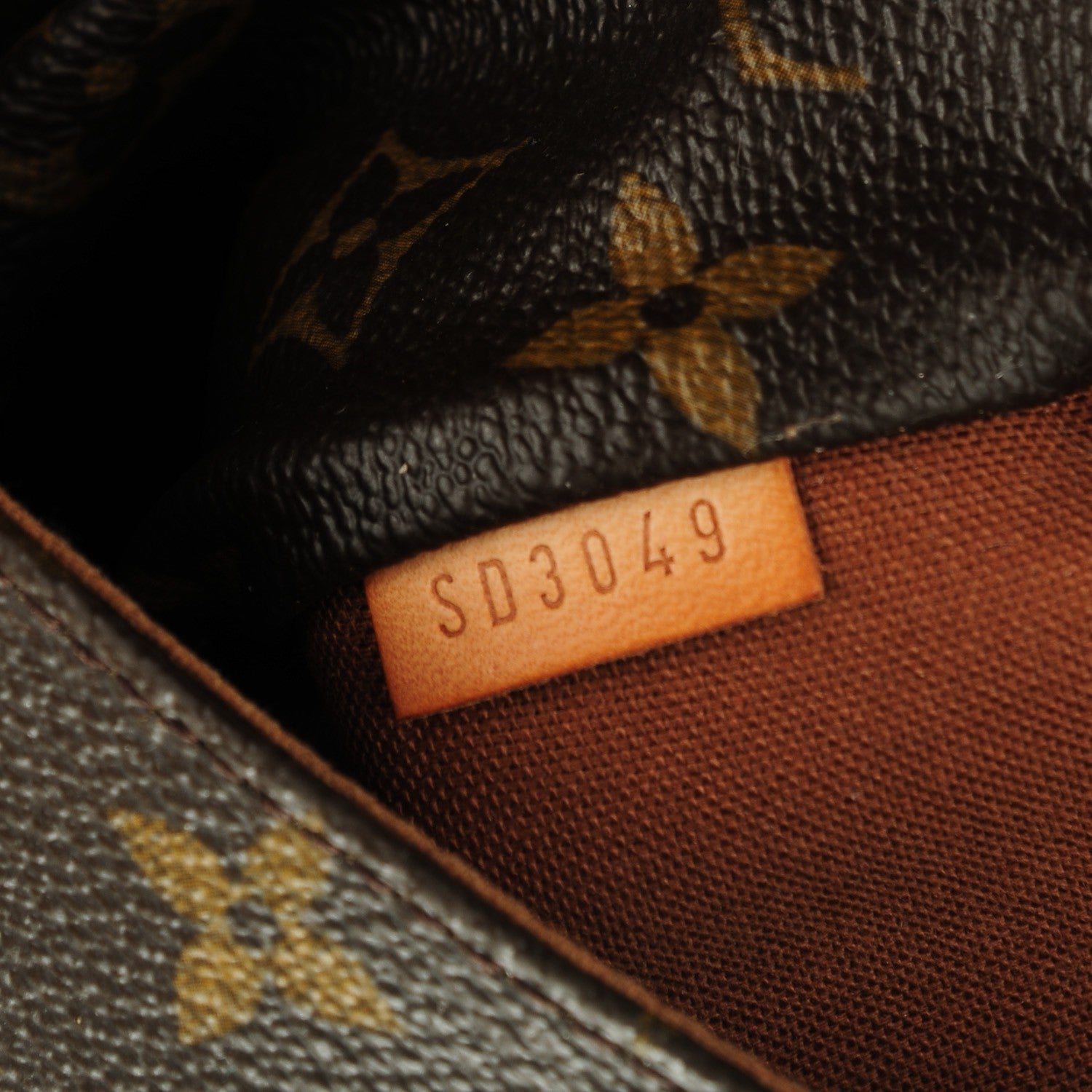 Louis Vuitton Monogram Totally MM 7 of 7
