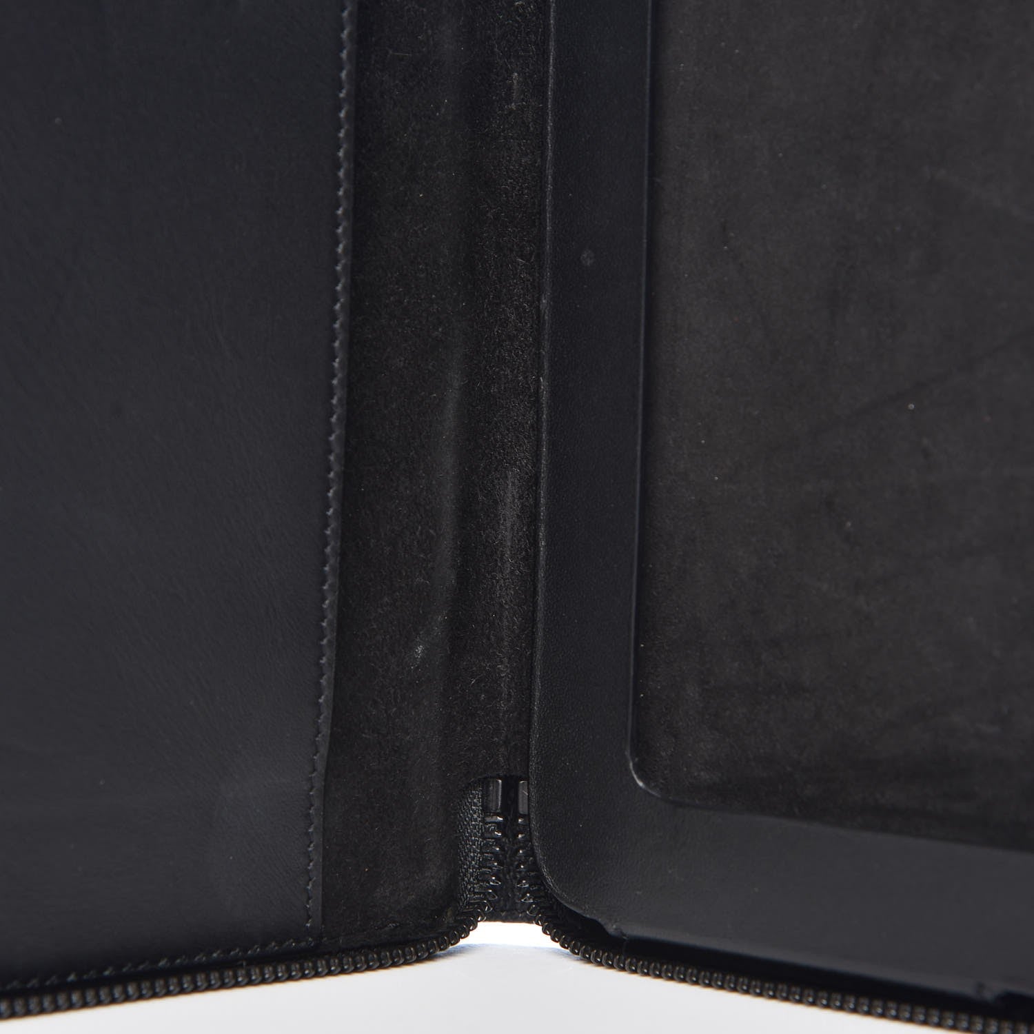 Burberry Grainy Calfskin Zip Tablet iPad Case Black 10 of 10