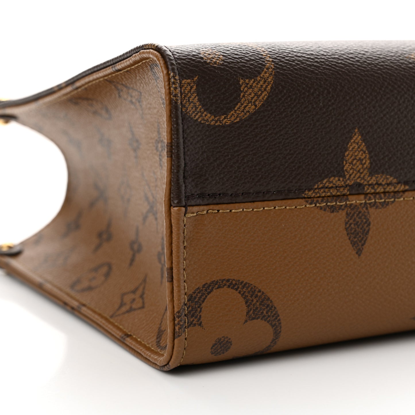 Reverse Monogram Giant Onthego PM