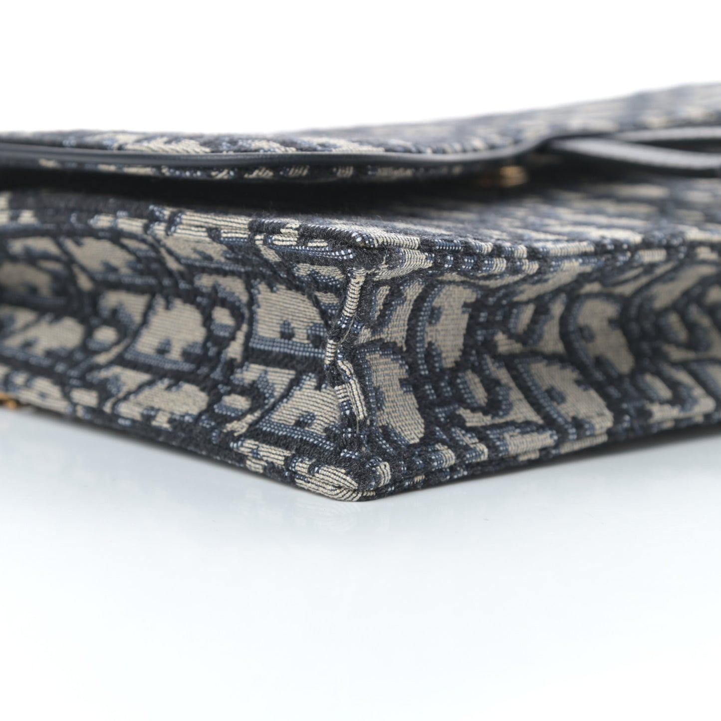 Oblique Saddle Chain Pouch Blue