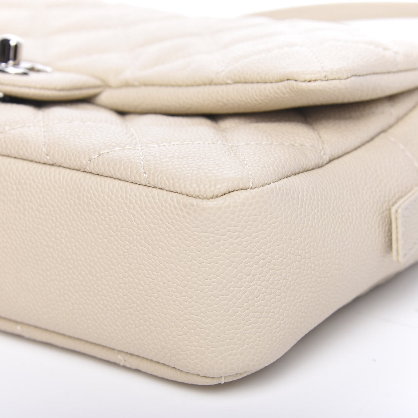 Caviar Quilted Medium Casual Journey Flap White