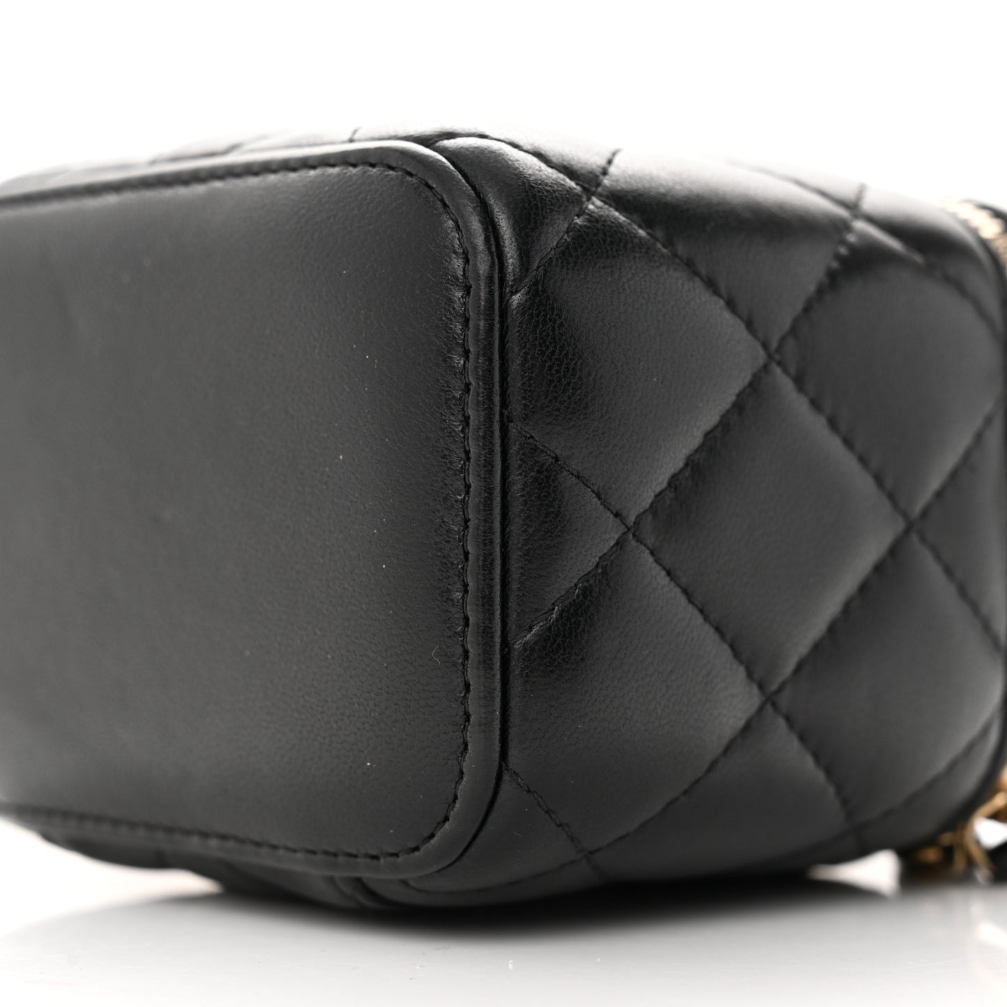 Lambskin Quilted Mini Pearl Crush Vanity Case With Chain Black