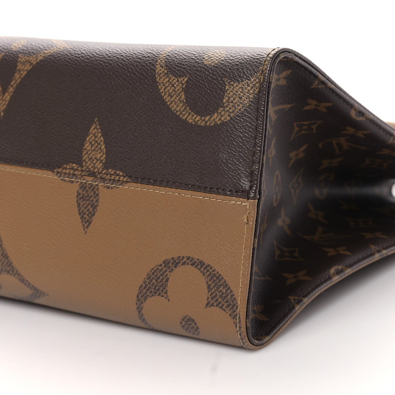 Louis Vuitton Reverse Monogram Giant Onthego MM 8 of 8