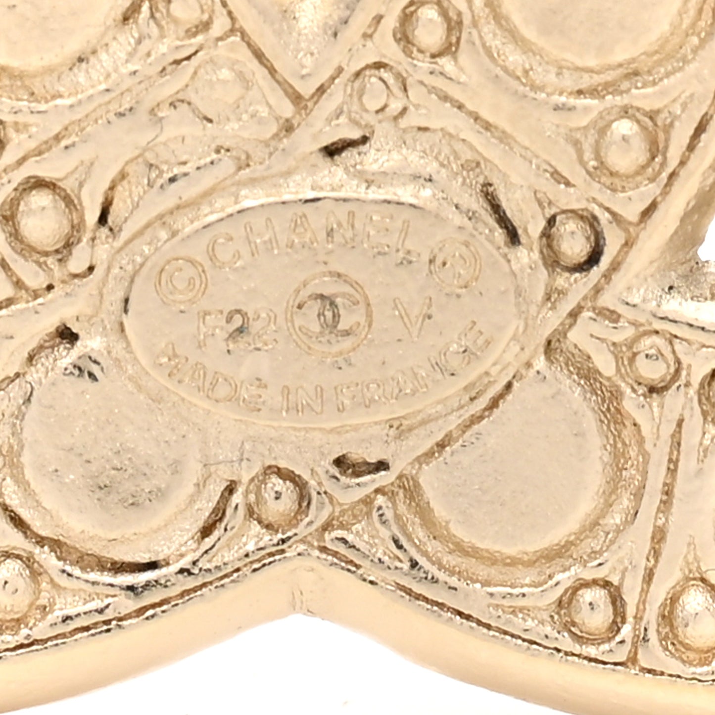 Metal Crystal Graduated Pearl CC Brooch Gold