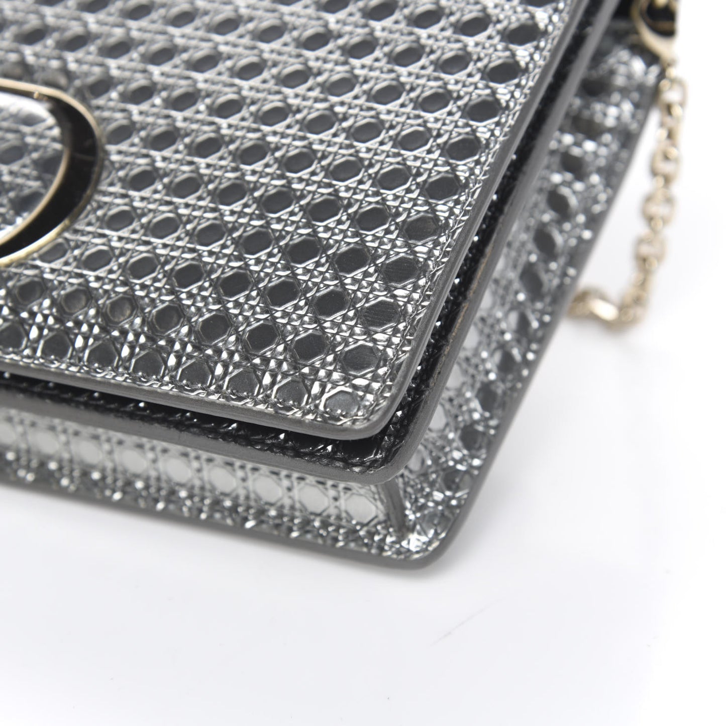 Metallic Patent Micro-Cannage 30 Montaigne 2 in 1 Pouch Silver