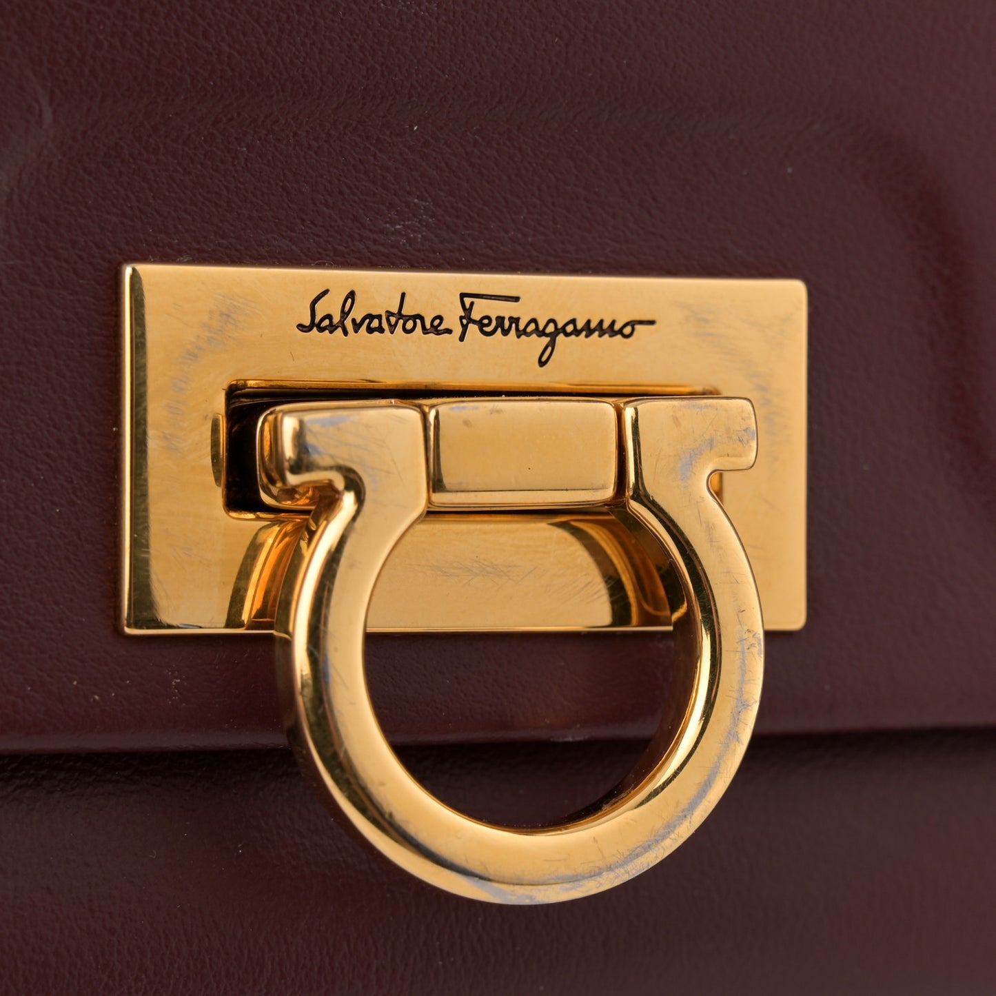 Calfskin Trifolio Wallet On Chain Burgundy