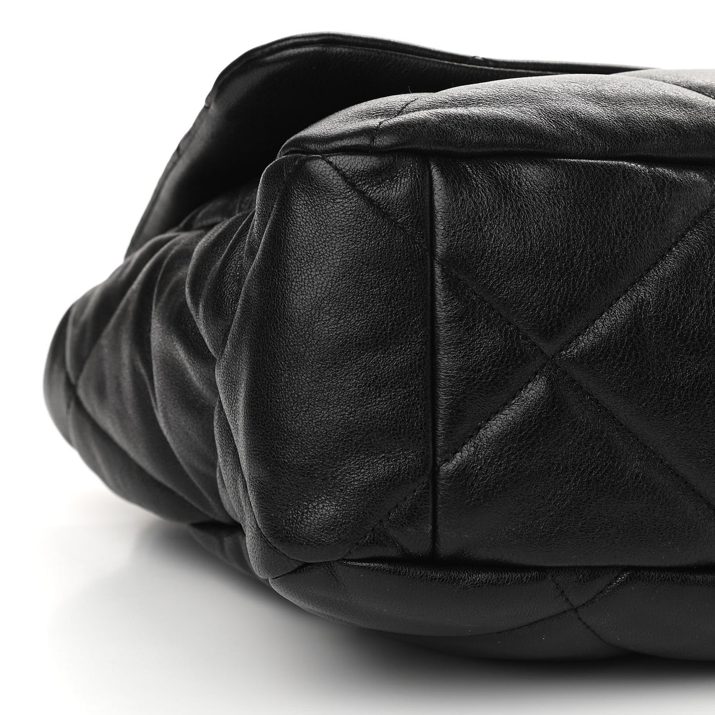 Lambskin Quilted Maxi Chanel 19 Flap Black