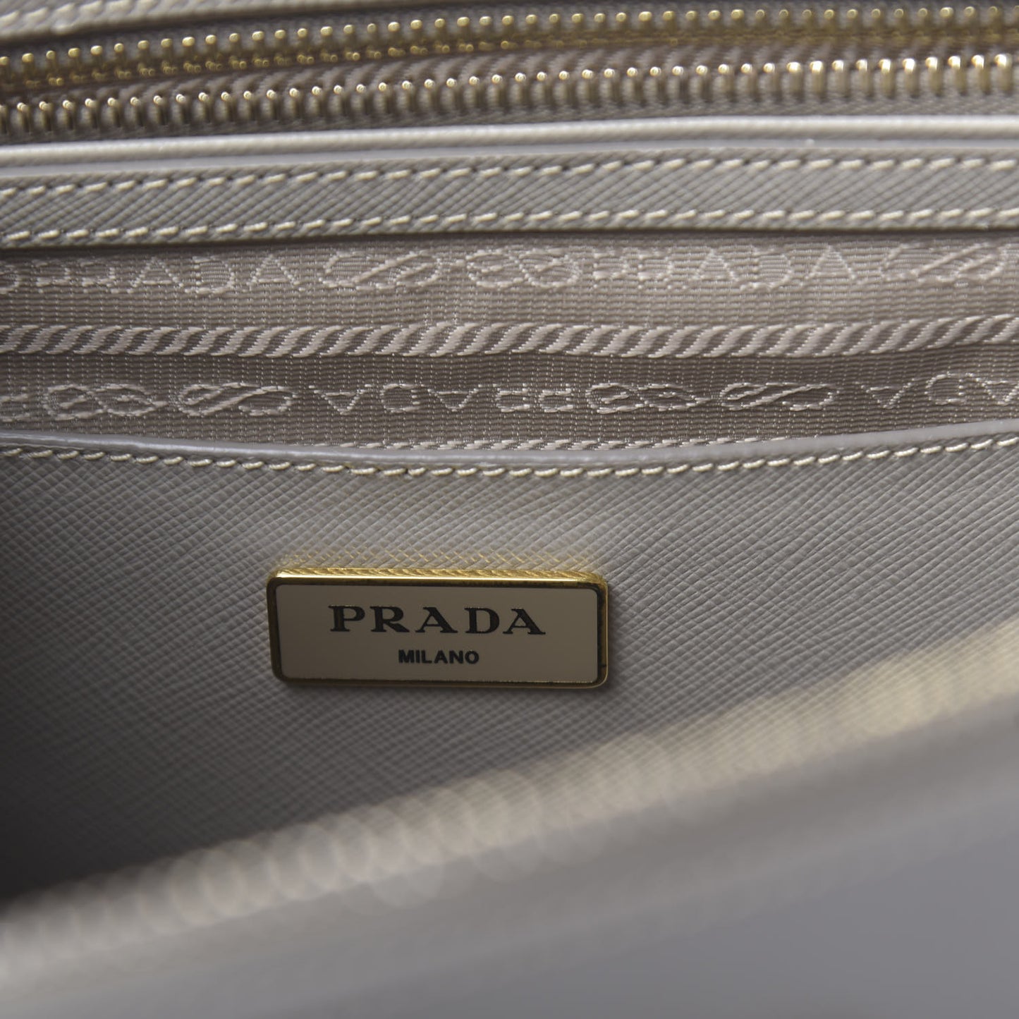 Saffiano Medium Galleria Double Zip Tote Pomice