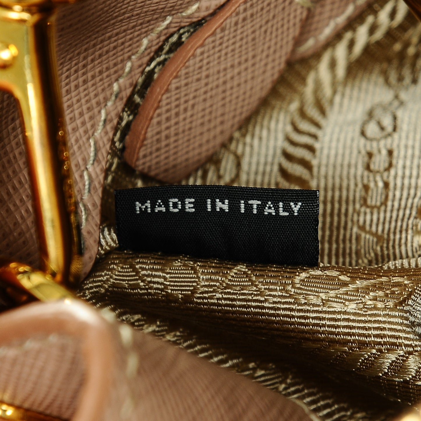 Saffiano Medium Galleria Double Zip Tote Cammeo