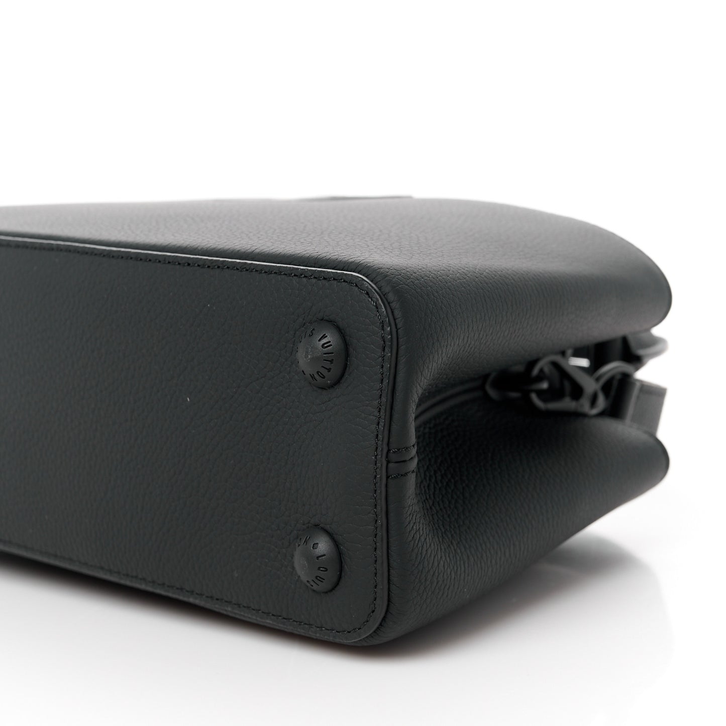 Taurillon Capucines East West MM Matte Black