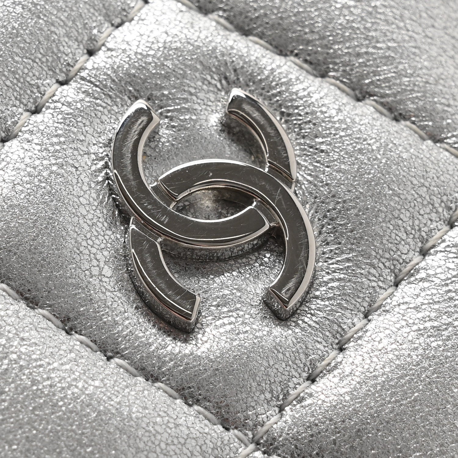 Chanel Metallic Lambskin Quilted CC Card Holder Silver 9 of 10