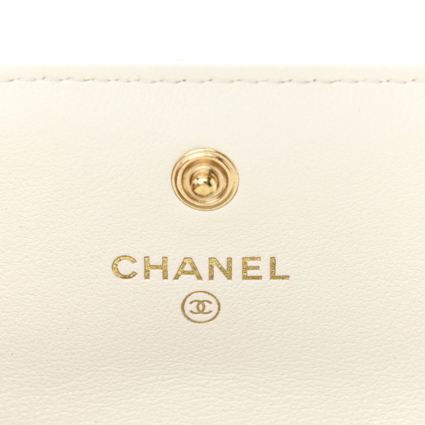 Calfskin Quilted About Pearls Card Holder Flap With Chain White