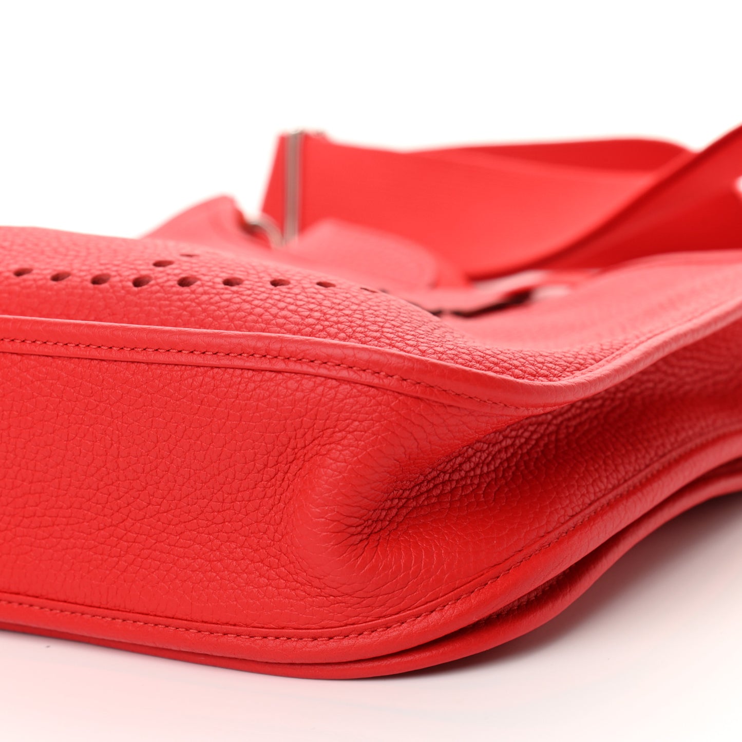 Taurillon Clemence Evelyne III PM Rouge De Coeur