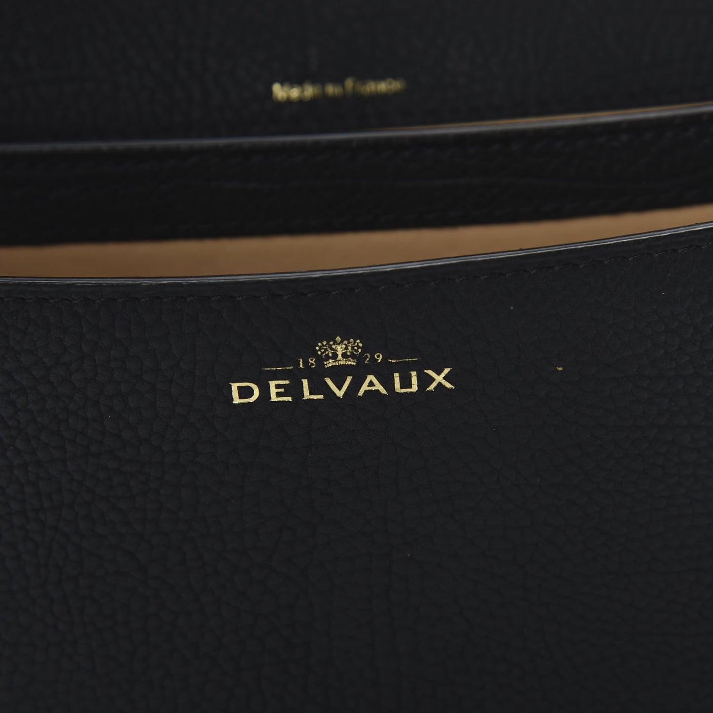 Crispy Calfskin Le Mutin MM Saddle Bag Black