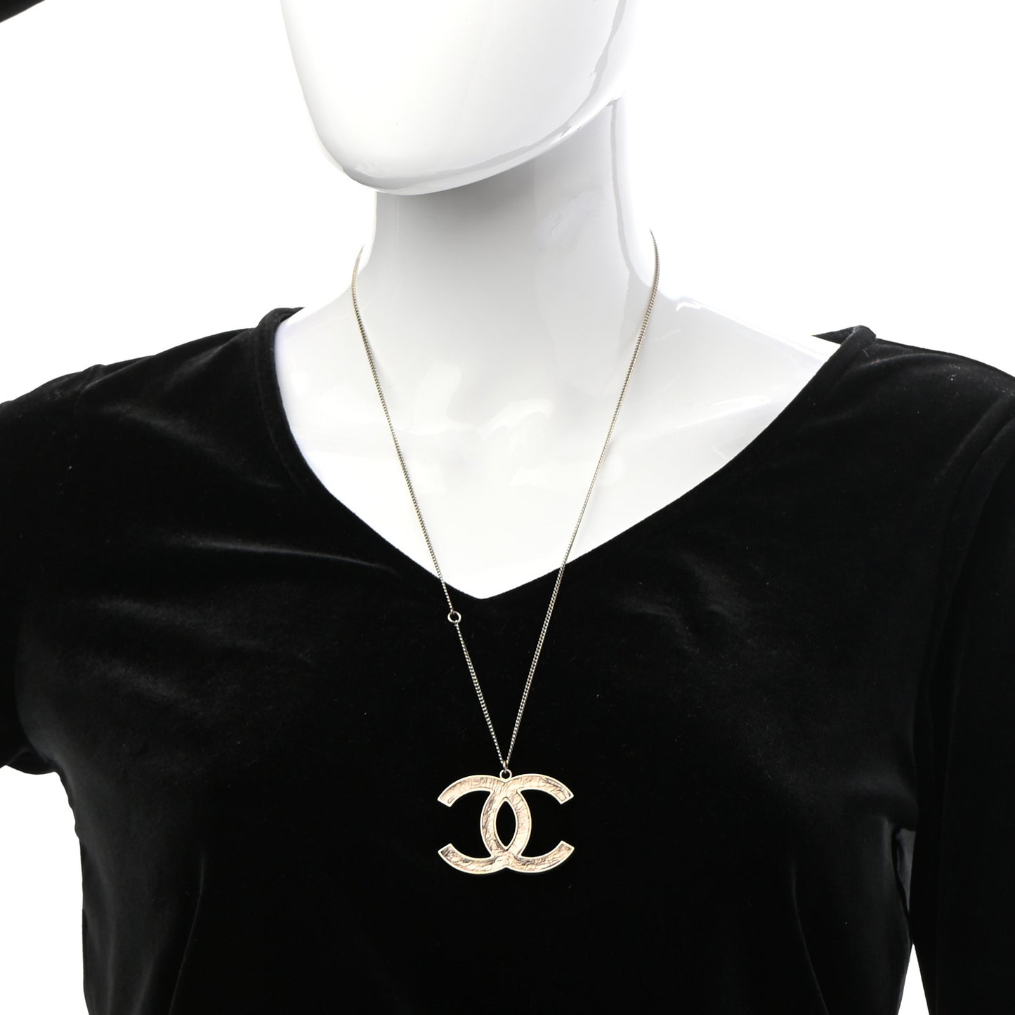 Metal Textured CC Pendant Necklace Gold