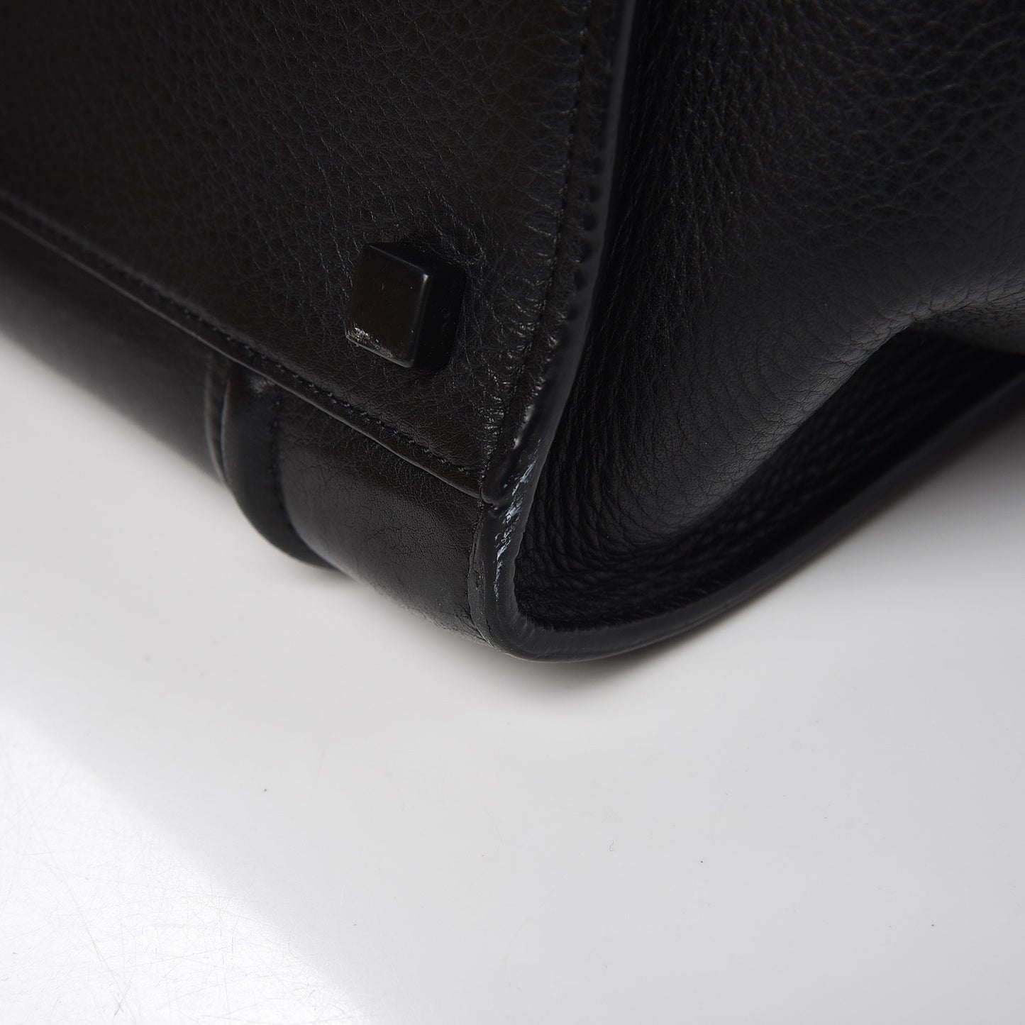 Supple Calfskin Medium Phantom Luggage Black