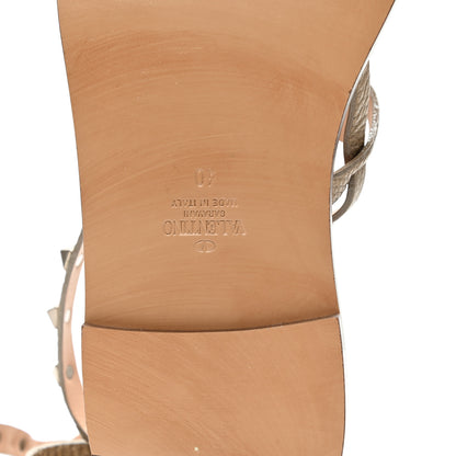 Valentino Garavani Metallic Pebbled Calfskin Rockstud Ankle Wrap Flat Thong Sandals 40 Skin 6 of 9