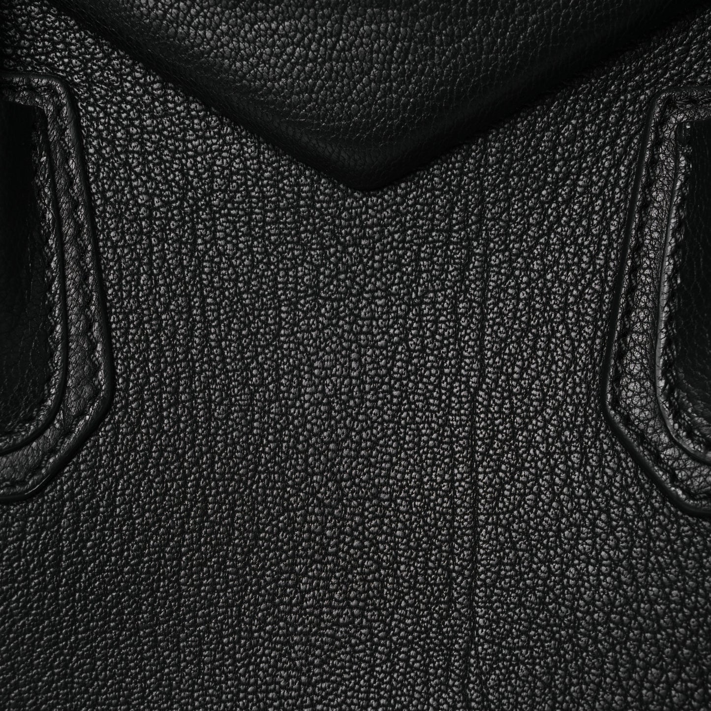 Sugar Goatskin Medium Antigona Black
