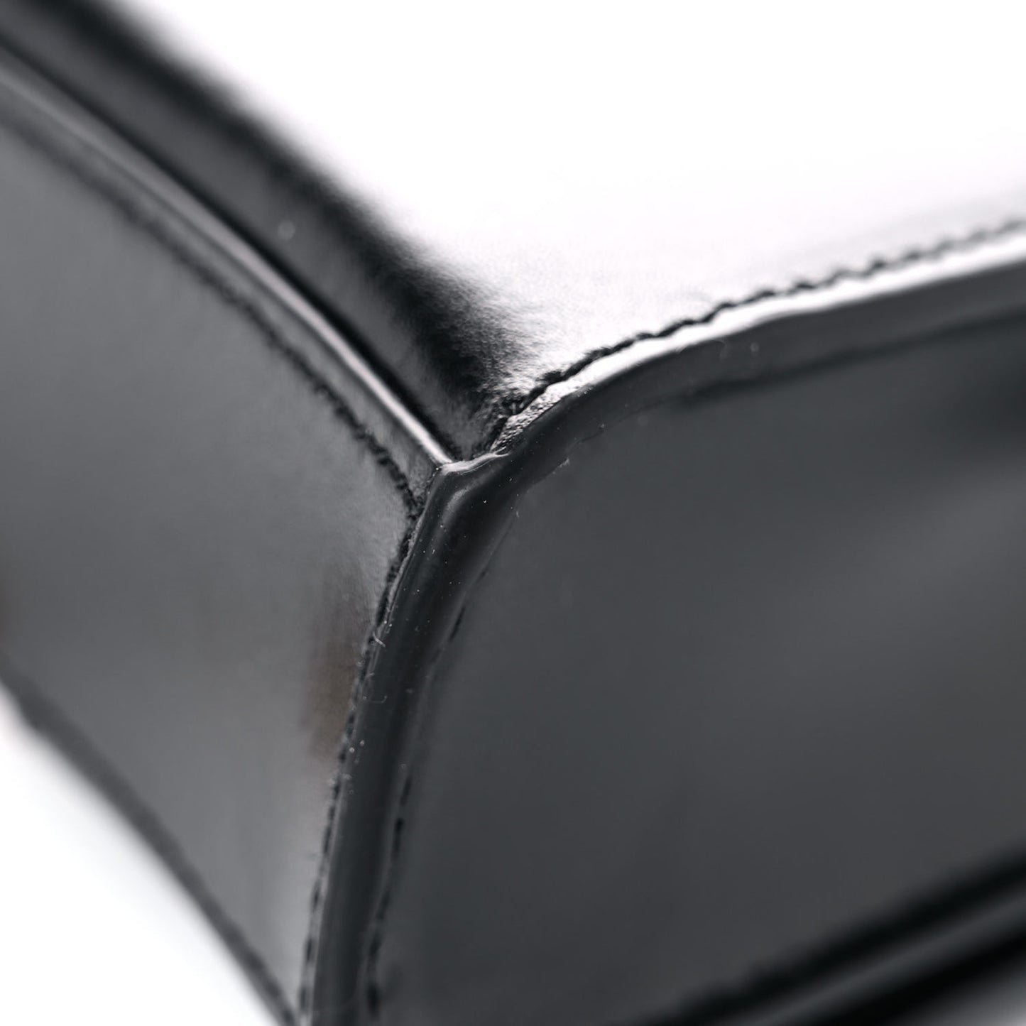 Shiny Box Calfskin Hourglass Chain Bag Black