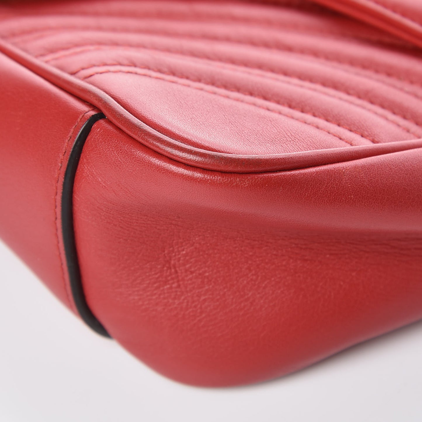 Calfskin Matelasse Small GG Marmont Shoulder Bag Hibiscus Red