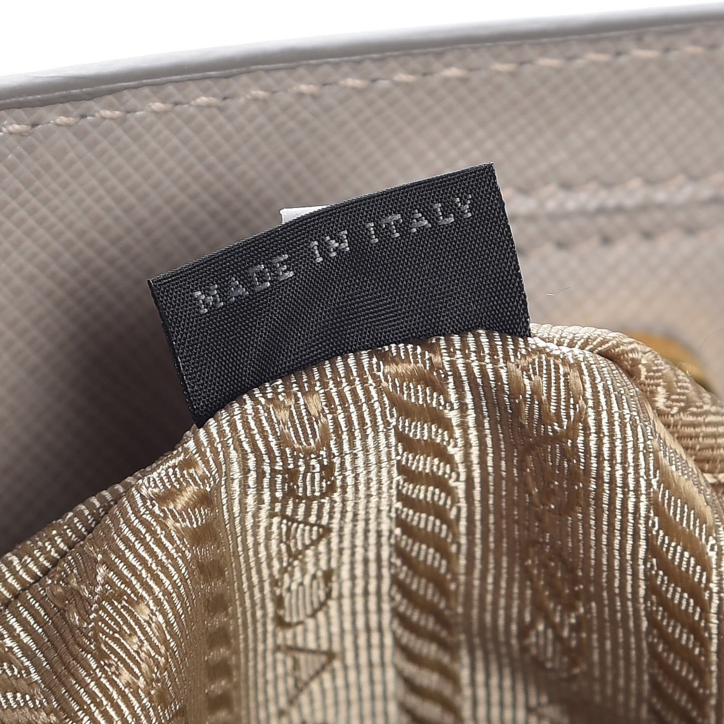 Saffiano Lux Medium Tote Pomice