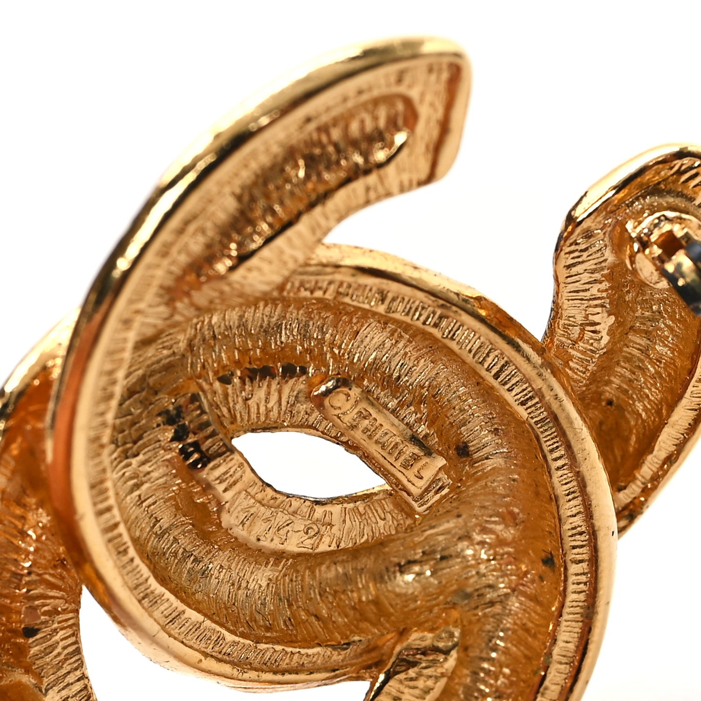Metal Quilted Large CC Brooch Gold