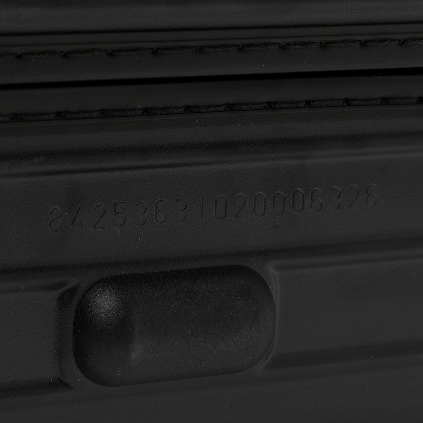 Polycarbonate Essential Sleeve Cabin Matte Black