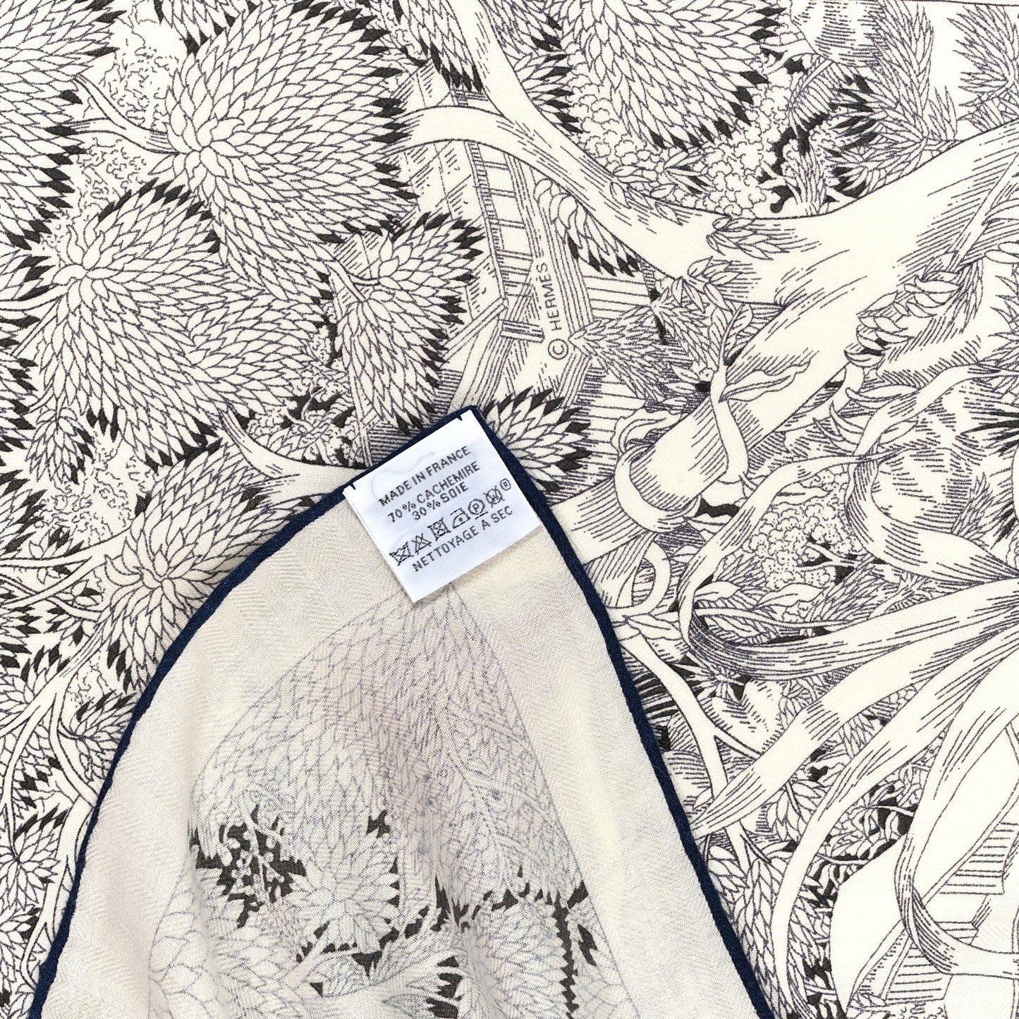 Cashmere Silk Retour a la Nature Shawl 140 White Black Multicolor