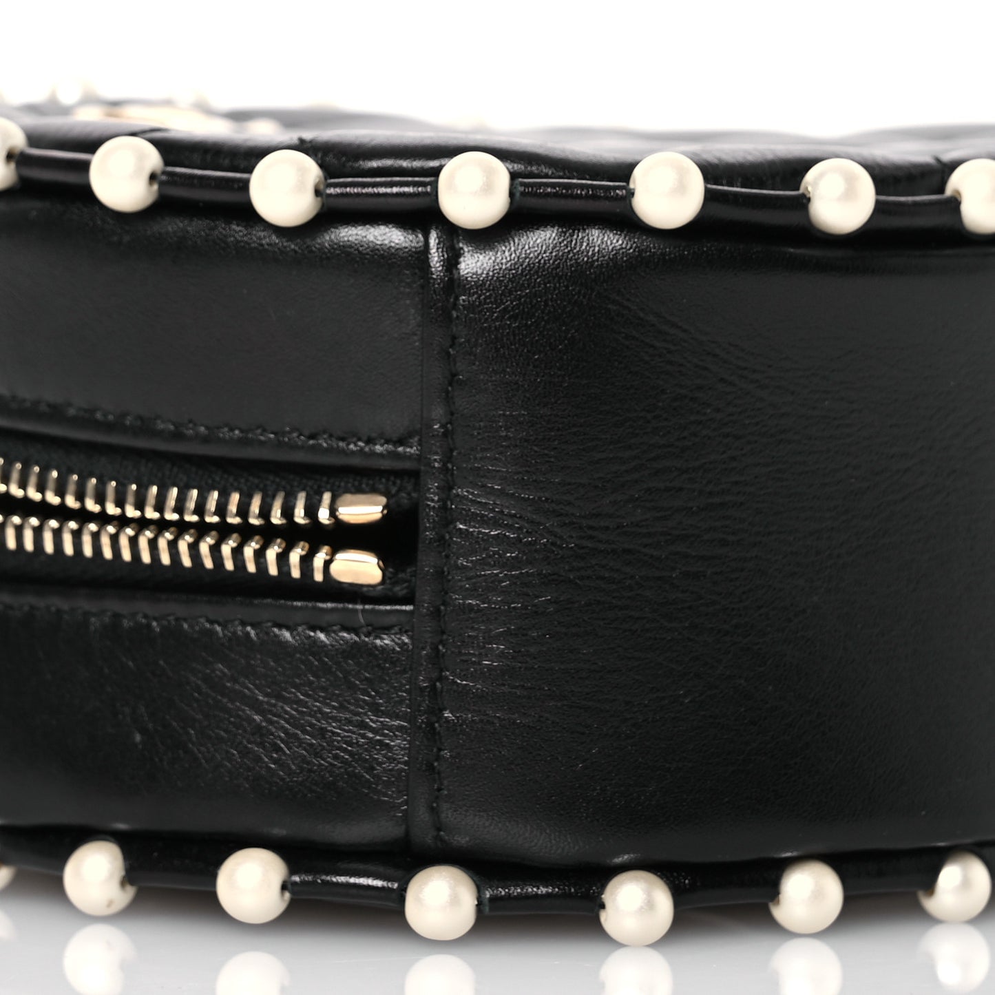 Calfskin Quilted Pearl Round Clutch With Chain Black