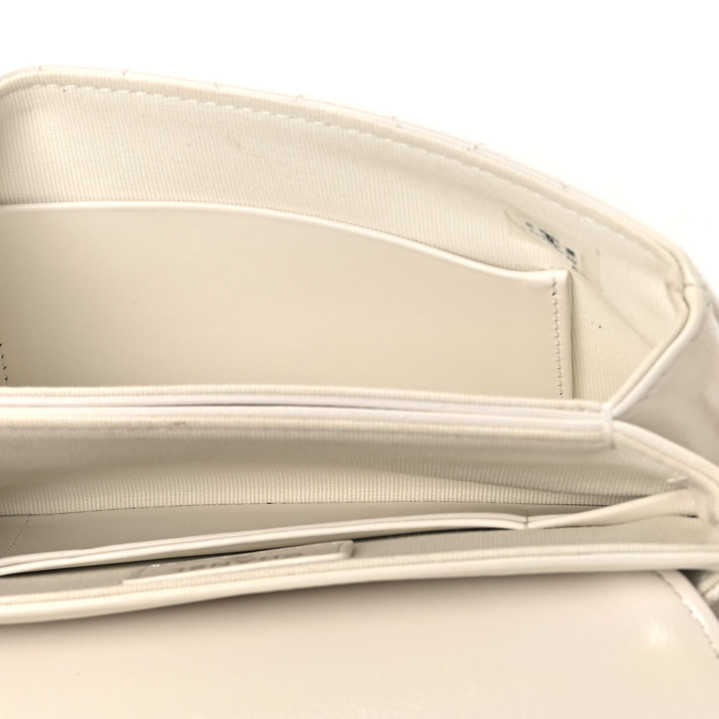 Shiny Lambskin Flap Clutch With Chain White