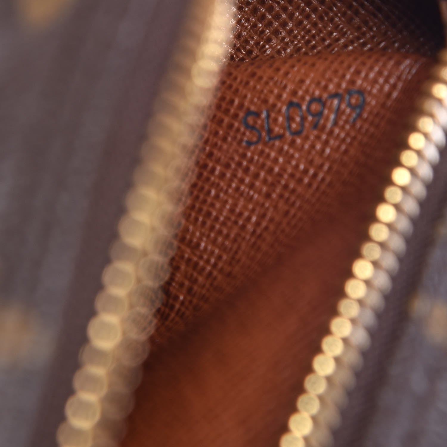 Louis Vuitton Monogram Danube 21 7 of 9