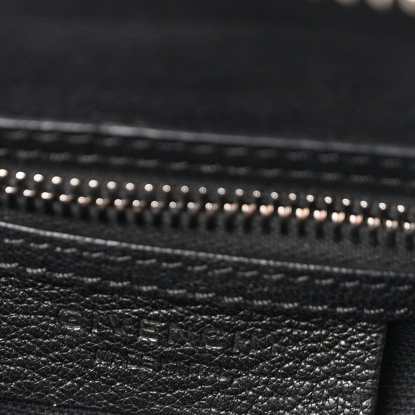 Sugar Goatskin Medium Antigona Black