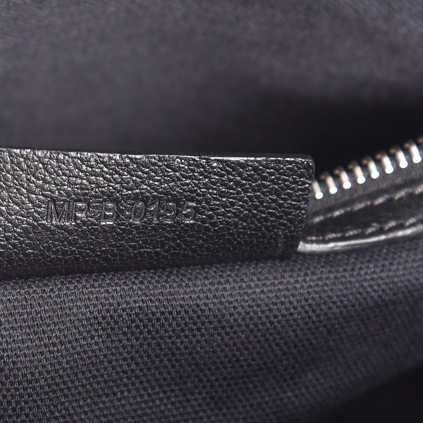 Sugar Goatskin Medium Antigona Black