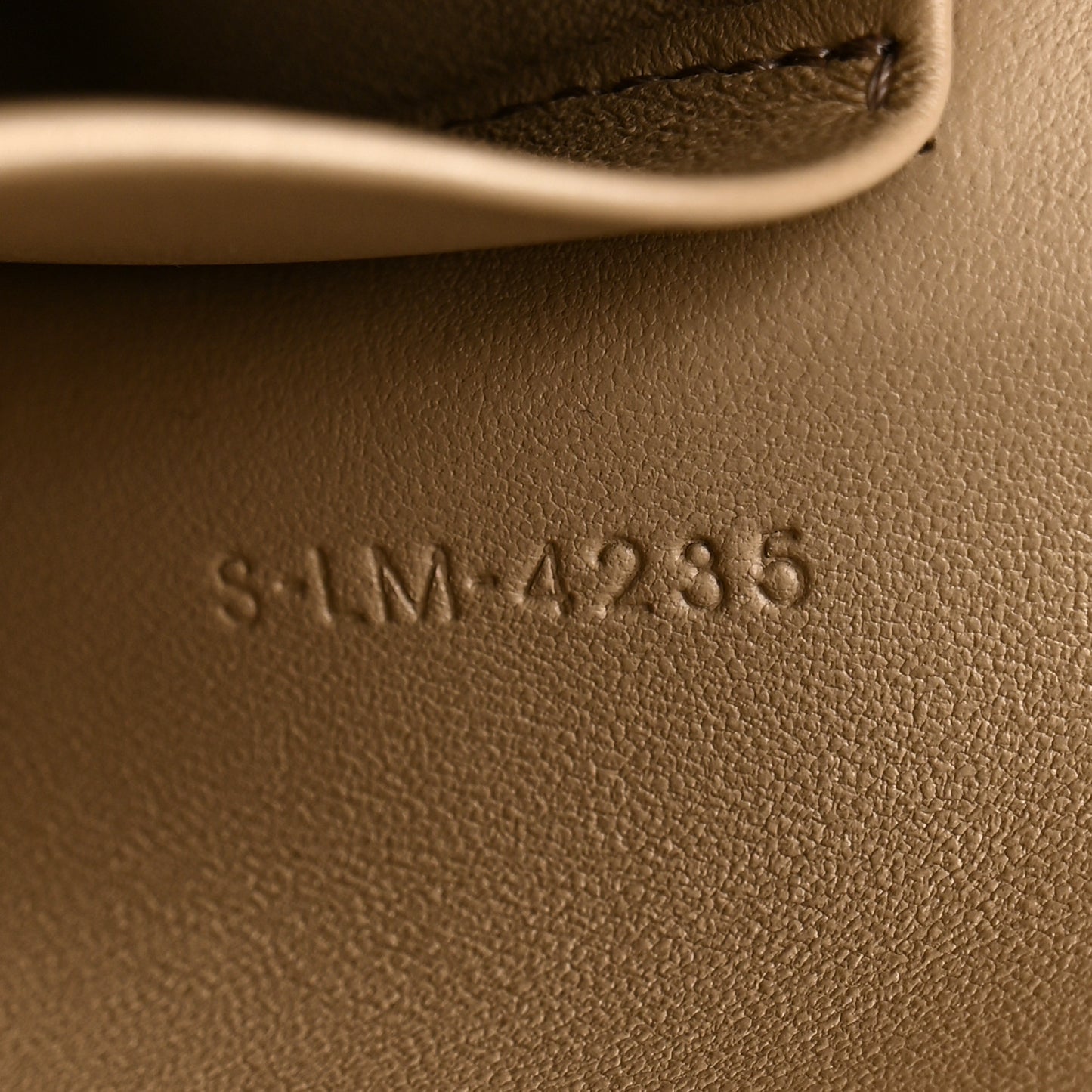 Supple Calfskin Medium Nino Safari