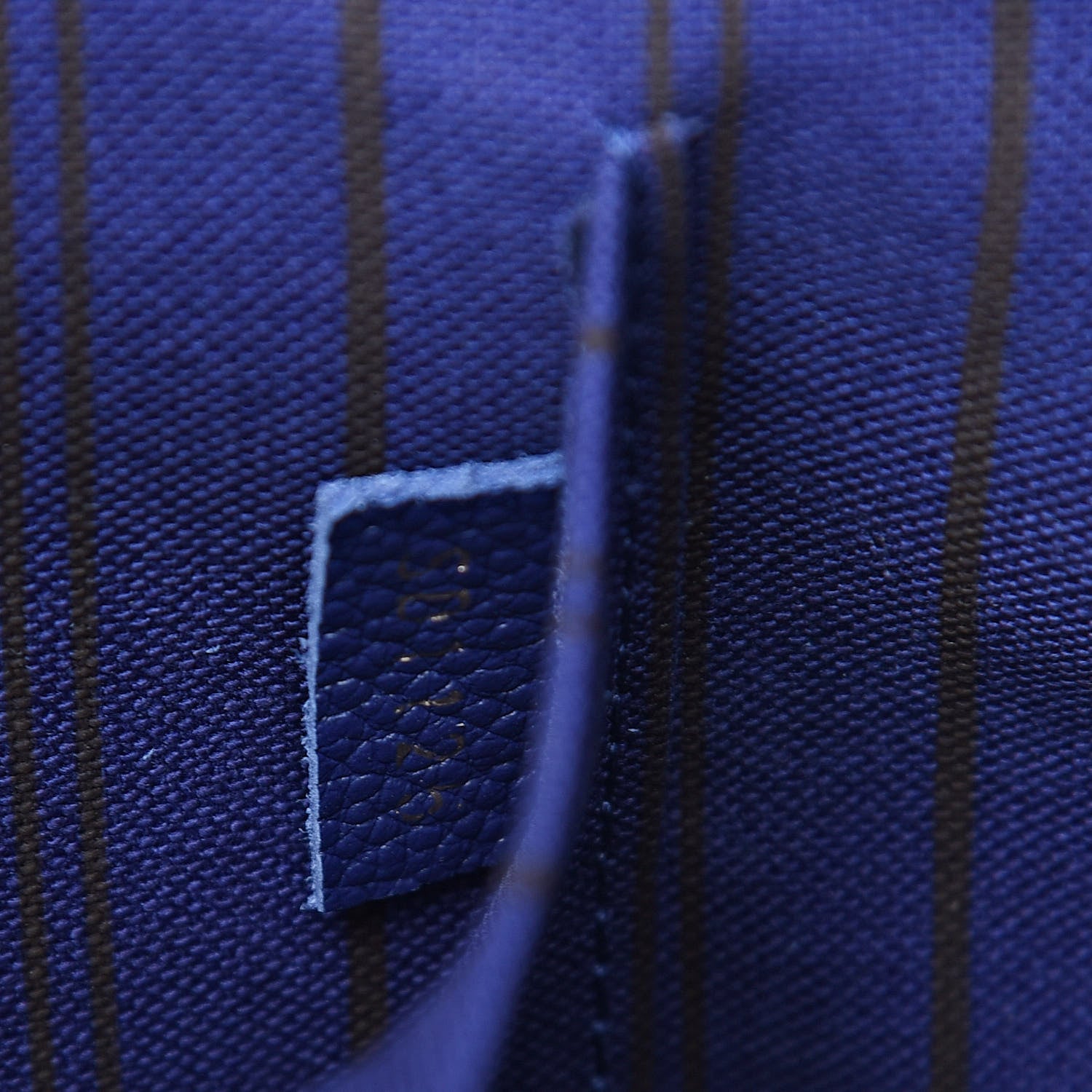 Louis Vuitton Empreinte Montaigne MM Iris 8 of 11