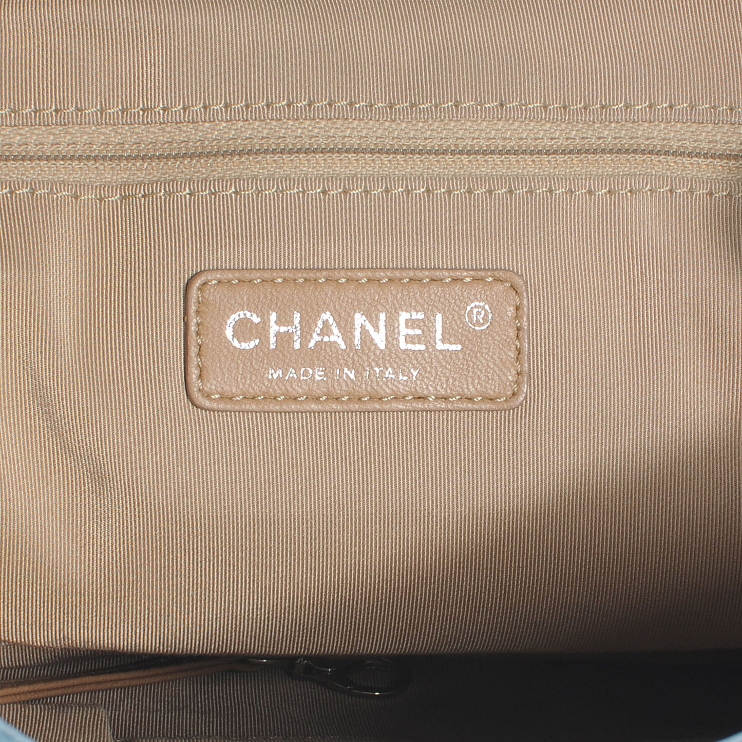 Caviar Expandable Zip Shoulder Bag Blue