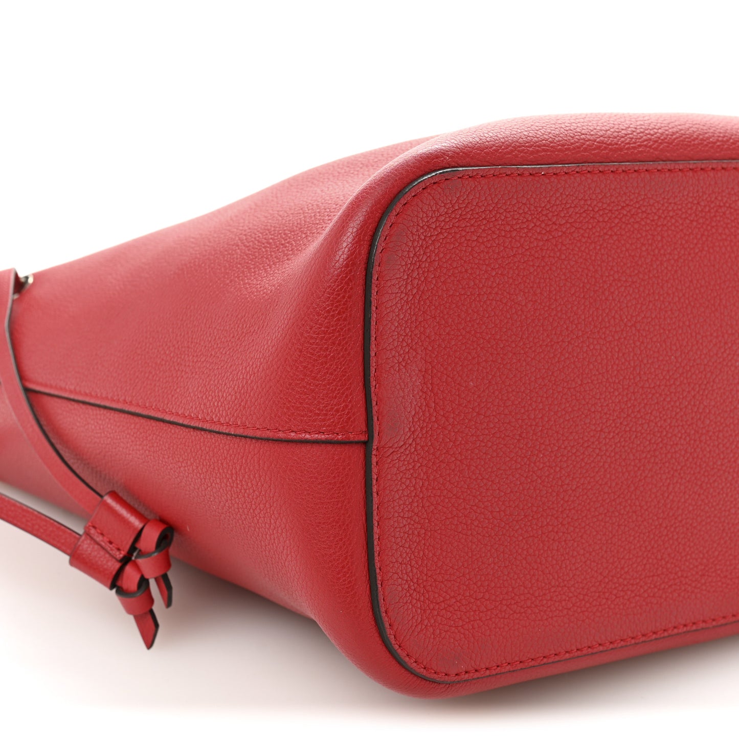 Calfskin Lockme Bucket Rubis
