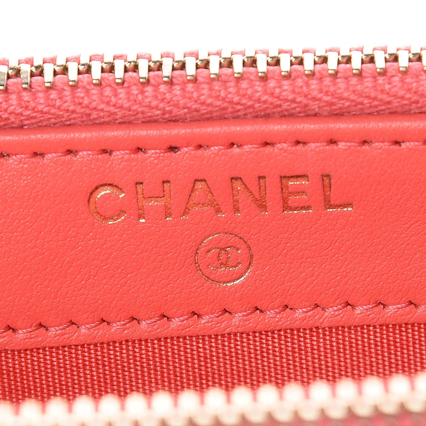Caviar Quilted CC Filigree Clutch With Chain Red