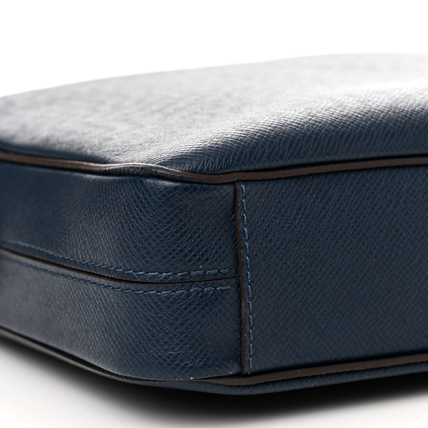 Louis Vuitton Taiga Porte-Documents Business MM Ocean 10 of 13