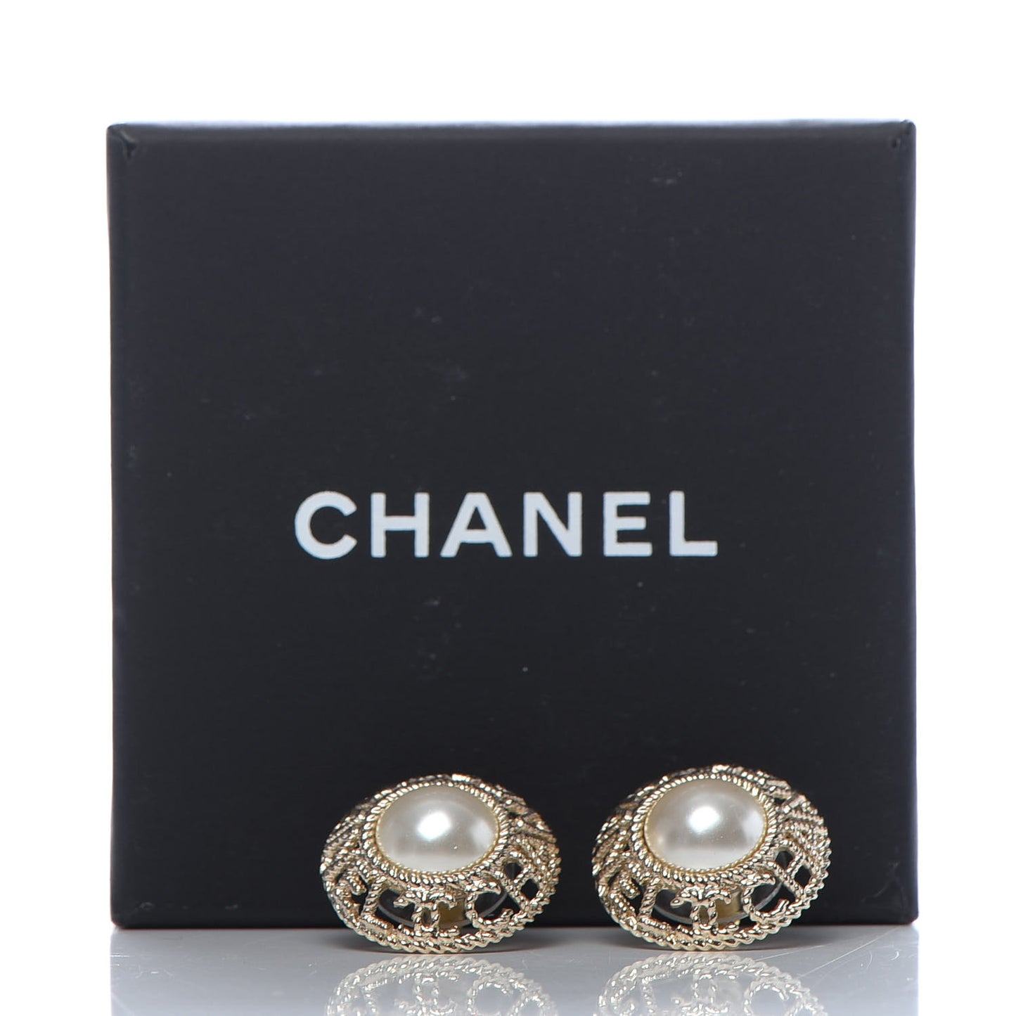Pearl CC Round Rope Logo Earrings Gold