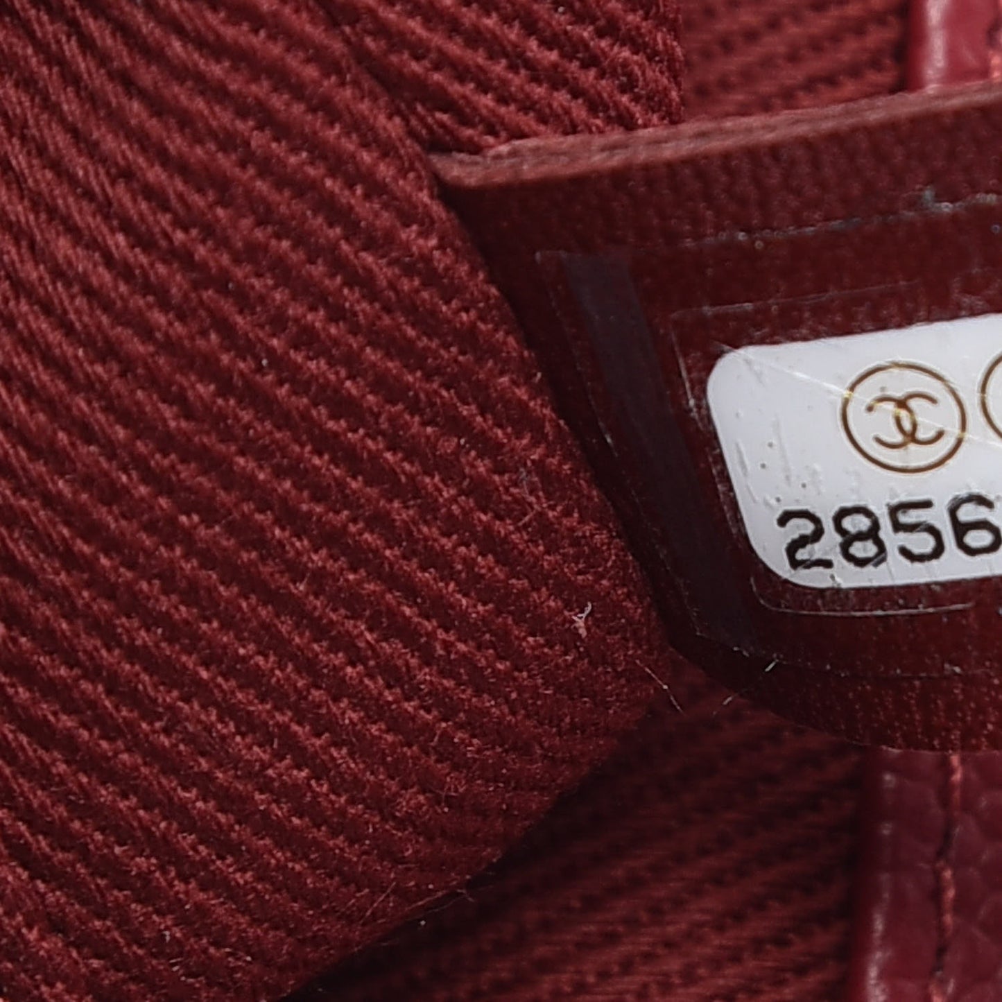 Caviar Quilted Medium Business Affinity Flap Burgundy