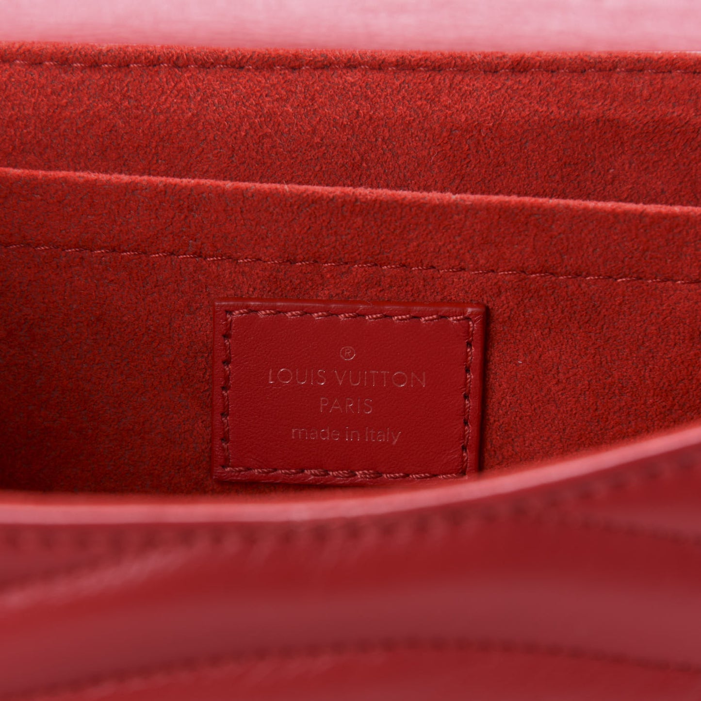 Calfskin New Wave Chain MM Ecarlate