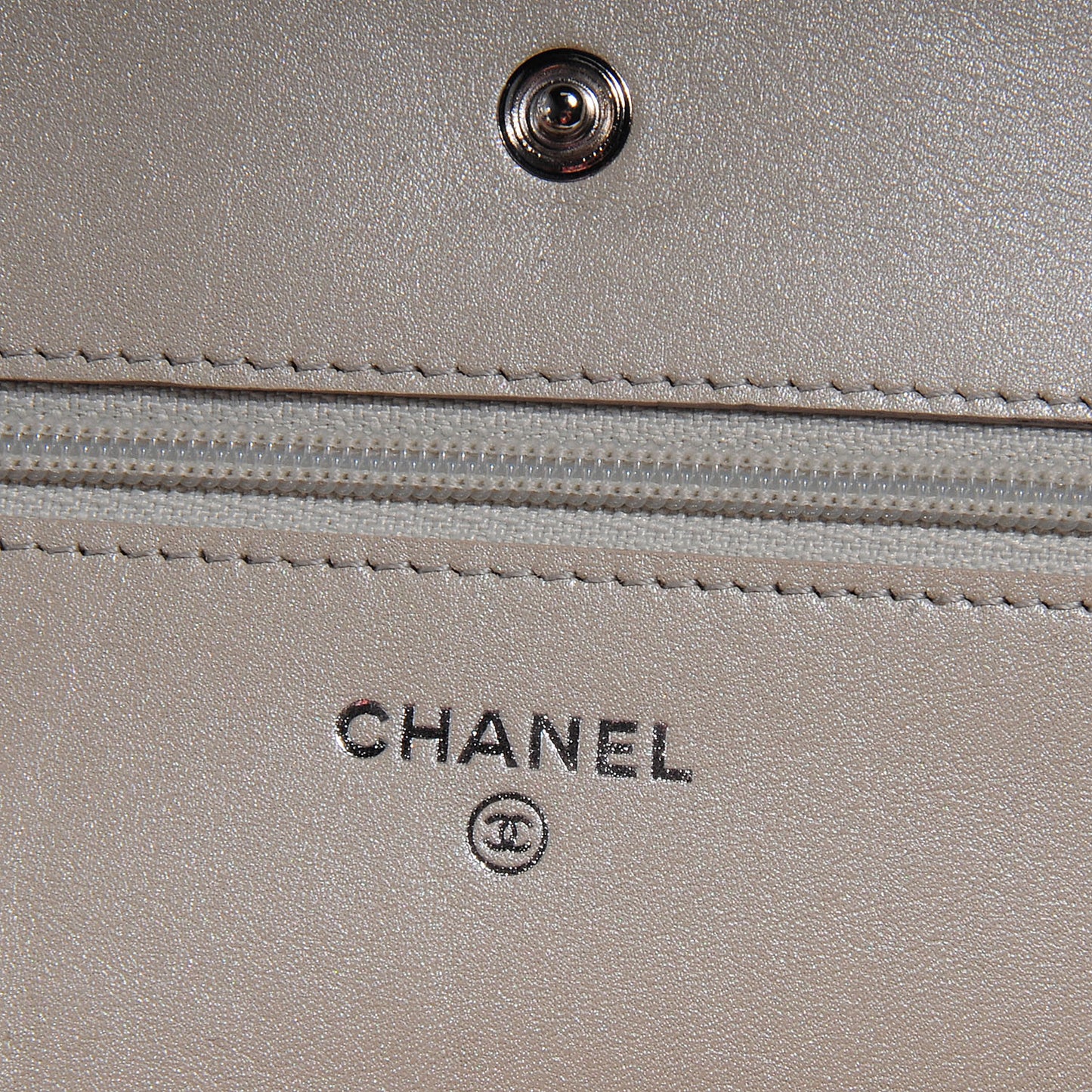 Caviar Sevruga Wallet on Chain WOC Silver
